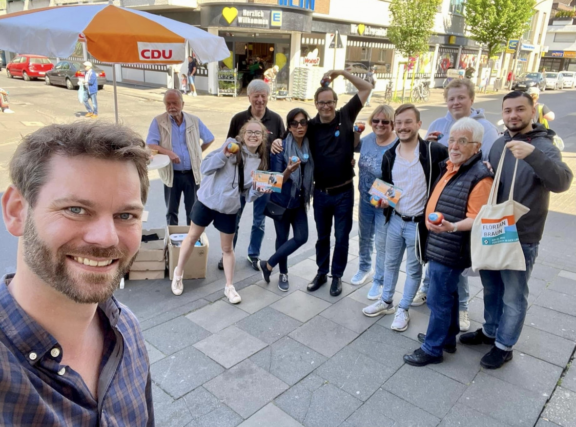 Florian Braun mit Team in Ensen